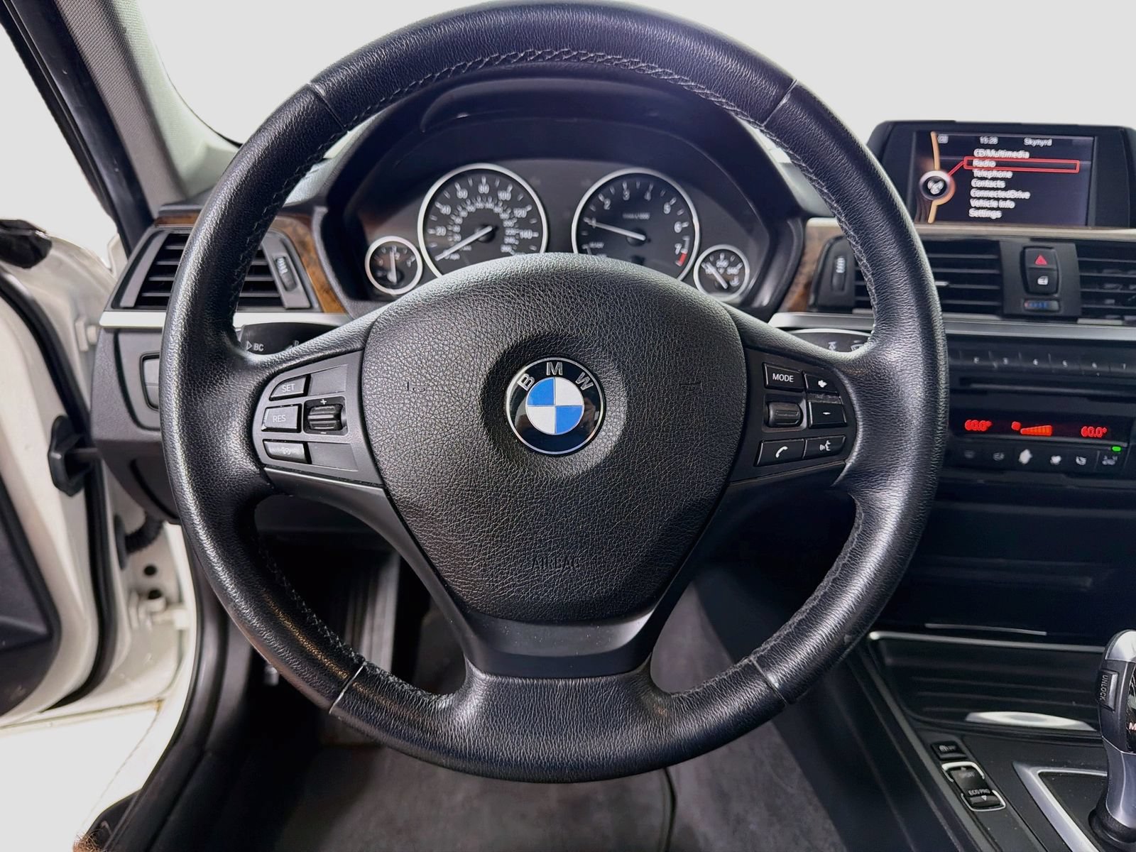 Used 2014 BMW 320i xDrive Sedan AWD/4WD image 13