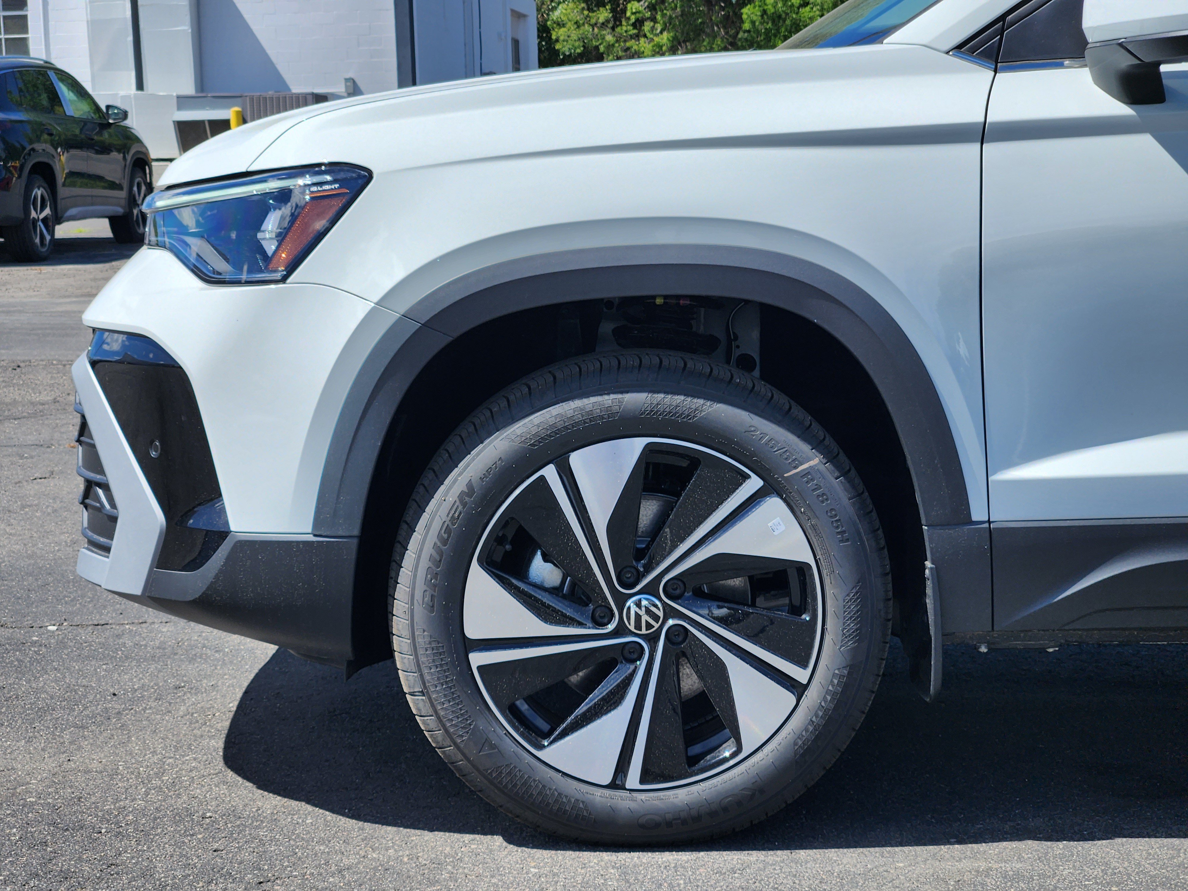 New 2026 Volkswagen Taos SE AWD/4WD image 2