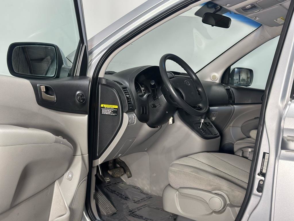 Used 2009 Kia Sedona FWD image 10