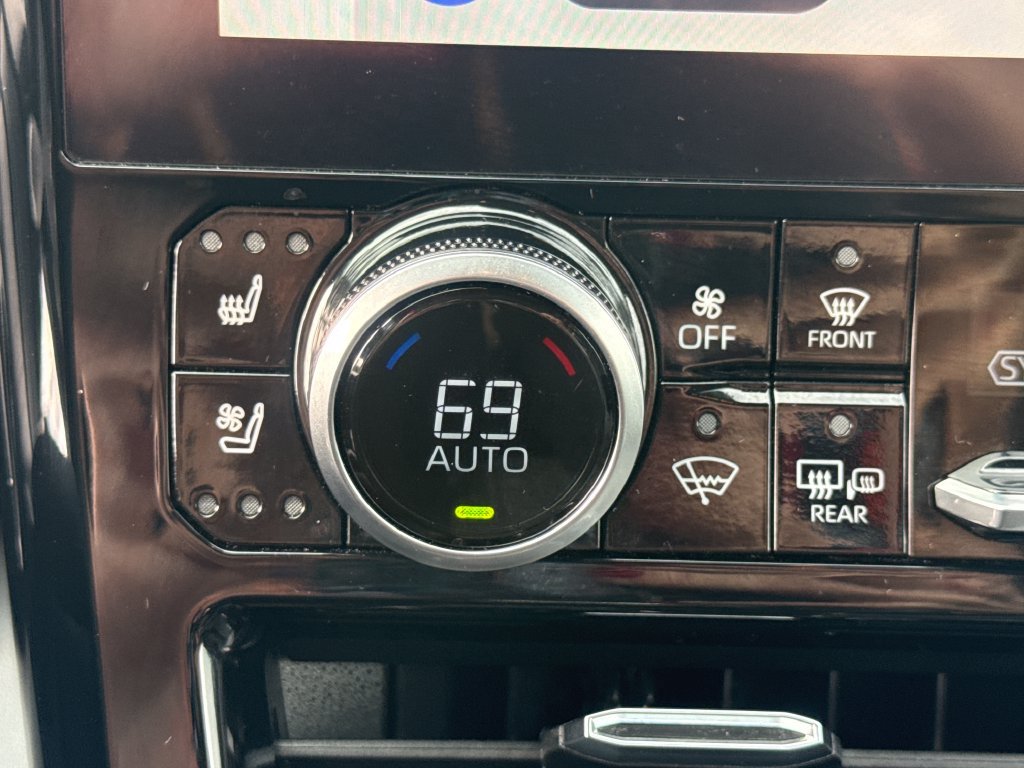 Used 2023 Toyota Highlander Limited AWD/4WD image 36