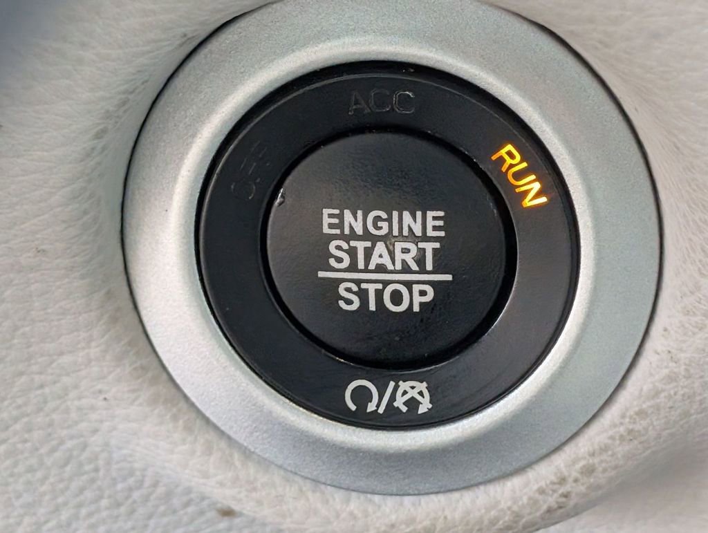 Used 2023 Chrysler Pacifica Touring-L image 40