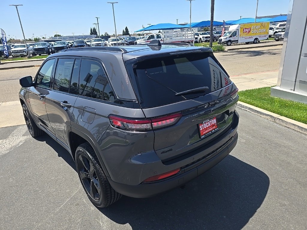 New 2025 Jeep Grand Cherokee Altitude image 19
