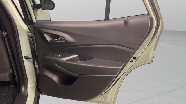 Used 2024 Chevrolet Trax RS w/ Sunroof Package FWD image 32