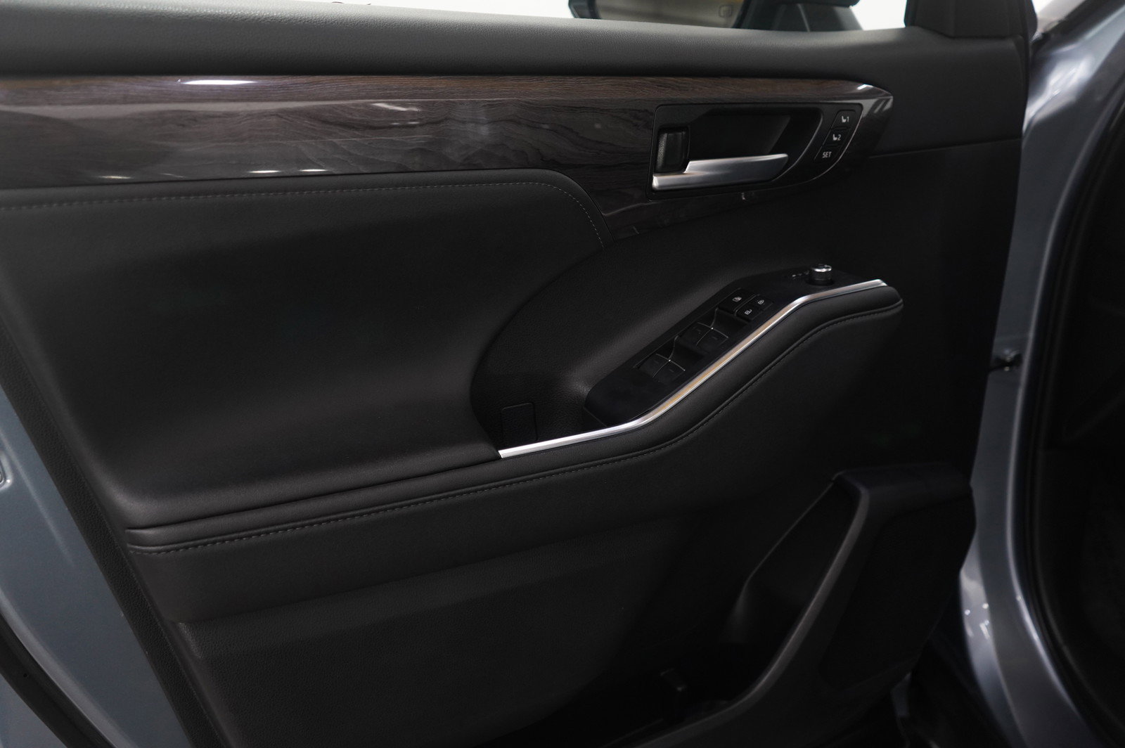 Used 2024 Toyota Highlander Platinum image 21