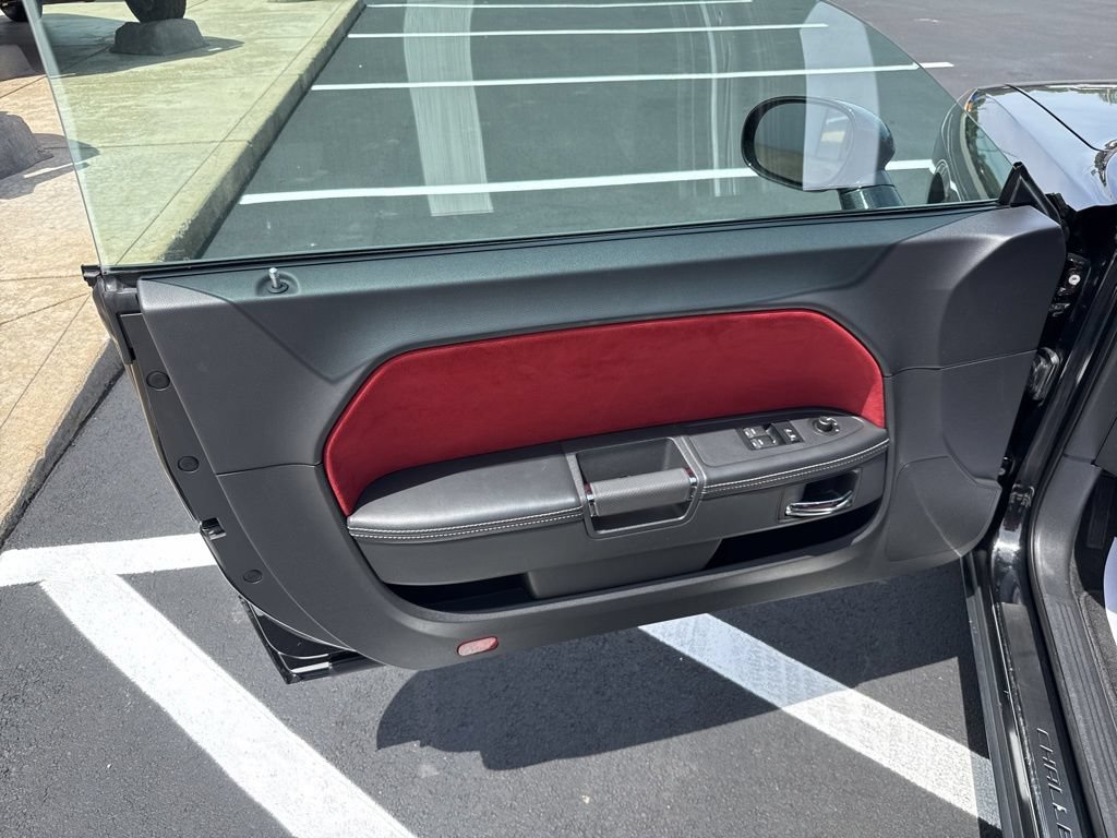 Used 2014 Dodge Challenger SRT8 w/ Harman/Kardon Audio Group RWD image 10