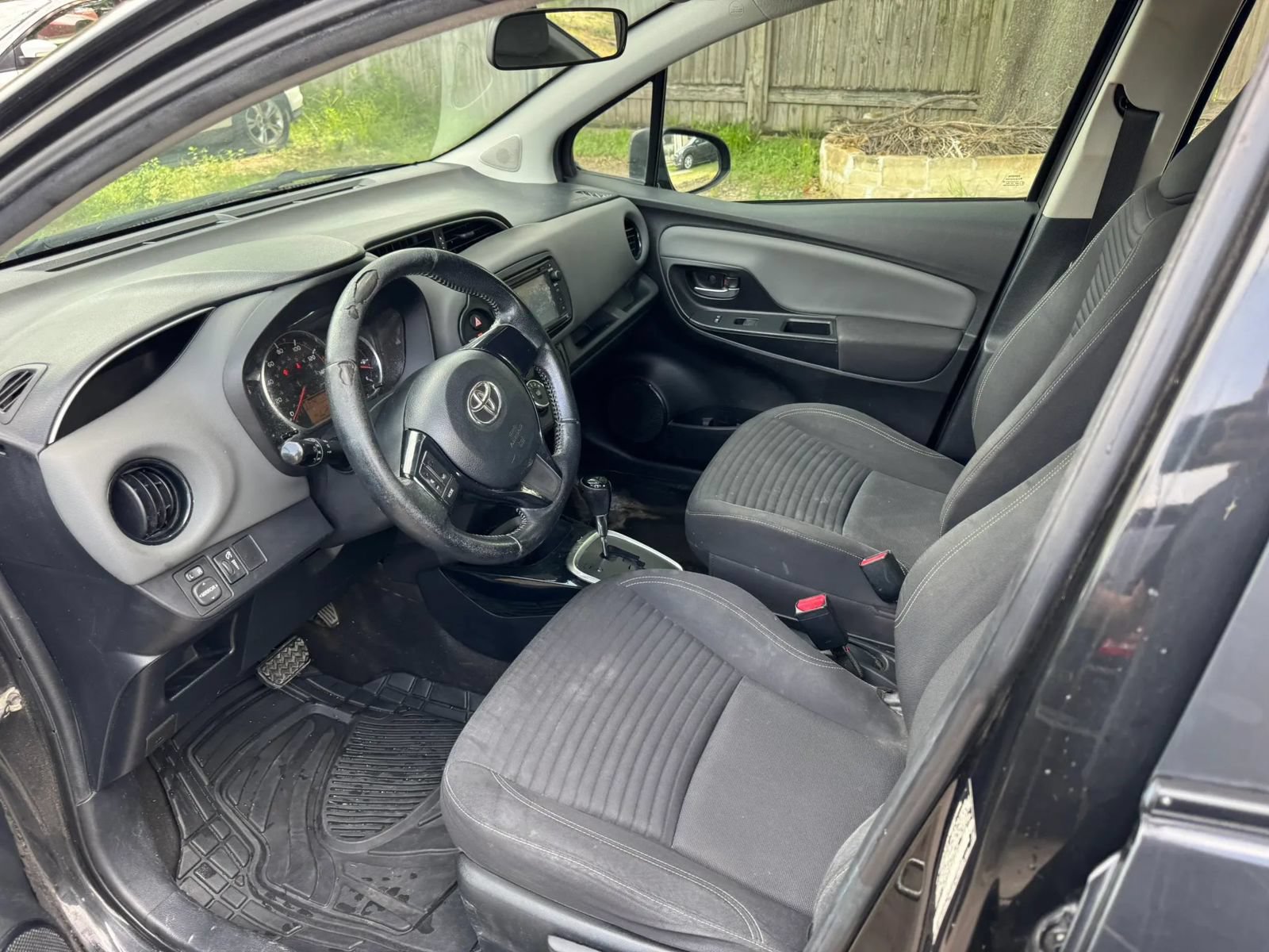Used 2015 Toyota Yaris SE FWD image 16