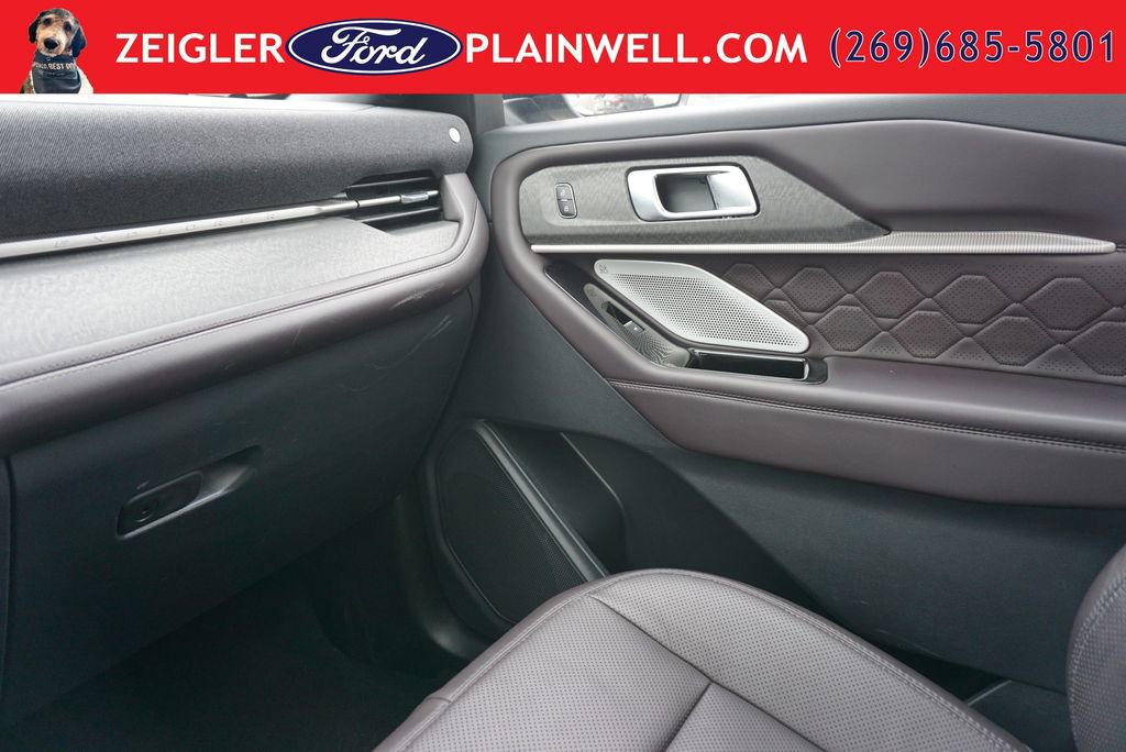 Used 2025 Ford Explorer Platinum w/ LUX Leather Package AWD/4WD image 37