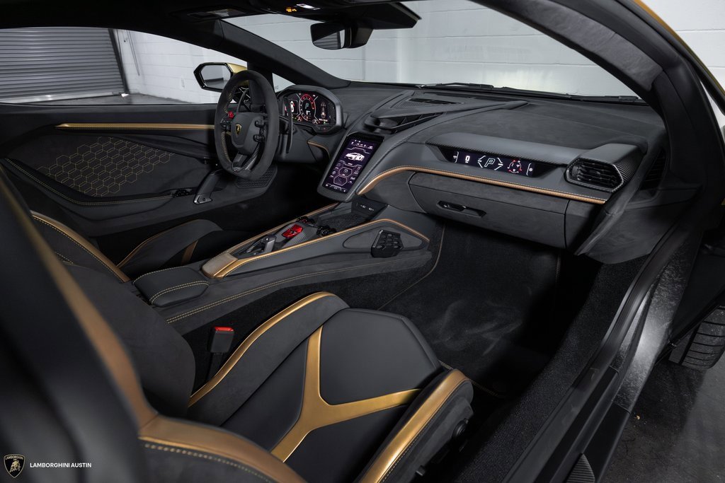 Used 2025 Lamborghini Revuelto image 42