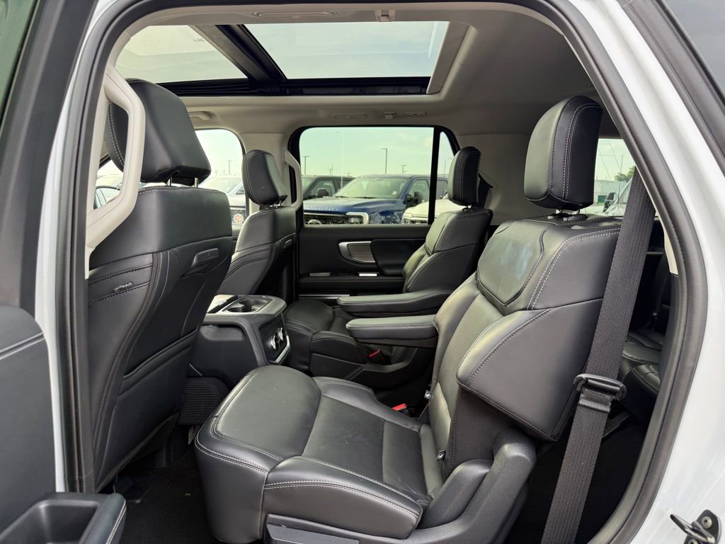Used 2025 Ford Expedition Platinum AWD/4WD image 8