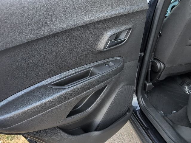 Used 2021 Chevrolet Trax LS w/ Tint and Cruise Package image 12