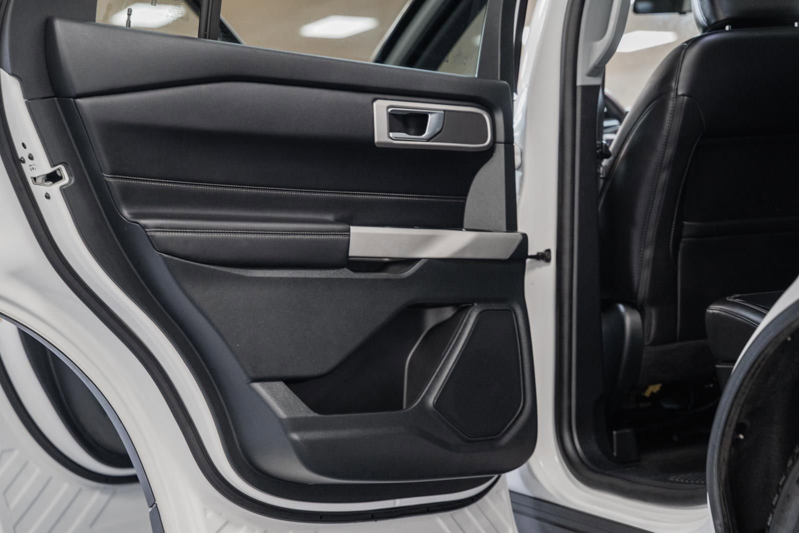 Used 2022 Ford Explorer XLT w/ Equipment Group 202A image 45