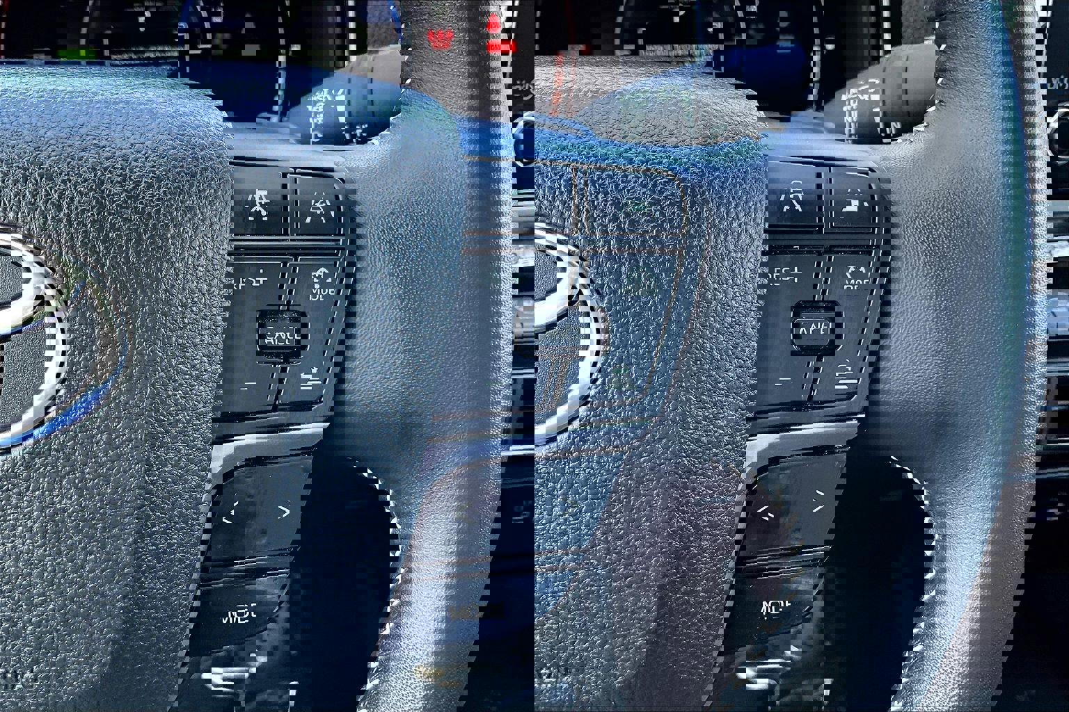 Used 2025 Toyota Camry SE image 18