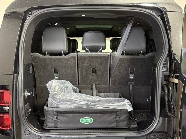 Used 2023 Land Rover Defender 130 X-Dynamic SE image 17