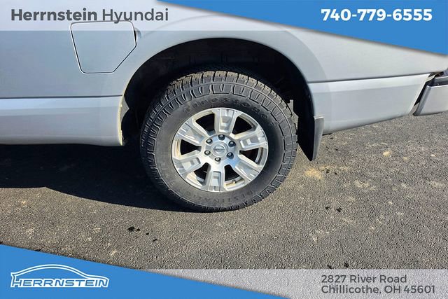 Used 2018 Nissan Titan SV AWD/4WD image 25