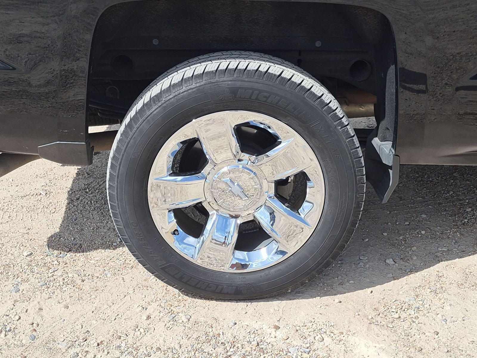 Used 2017 Chevrolet Silverado 1500 LTZ Z71 w/ LTZ Plus Package AWD/4WD image 33