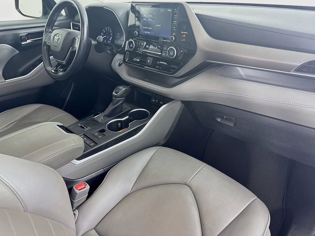 Used 2020 Toyota Highlander XLE FWD image 37