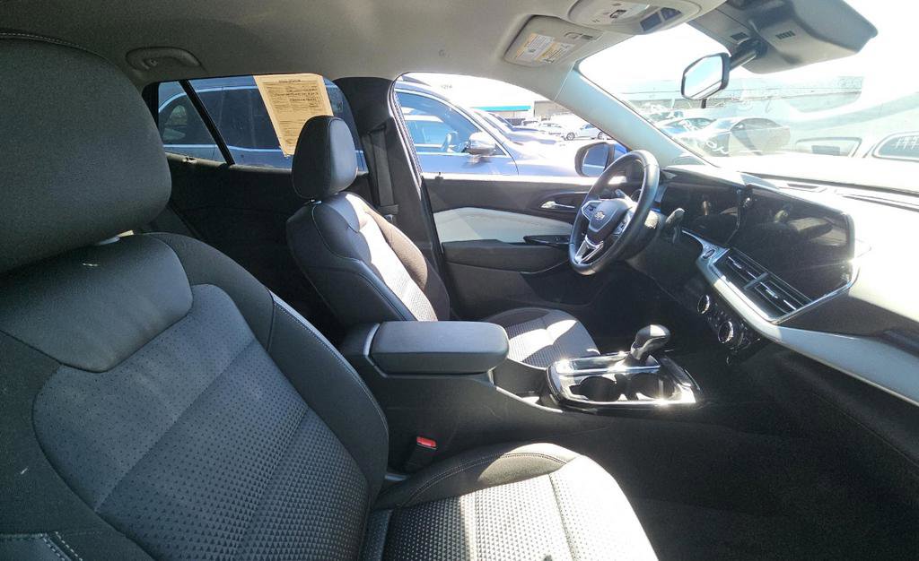 Used 2024 Chevrolet Trax LT w/ Driver Confidence Package FWD image 7