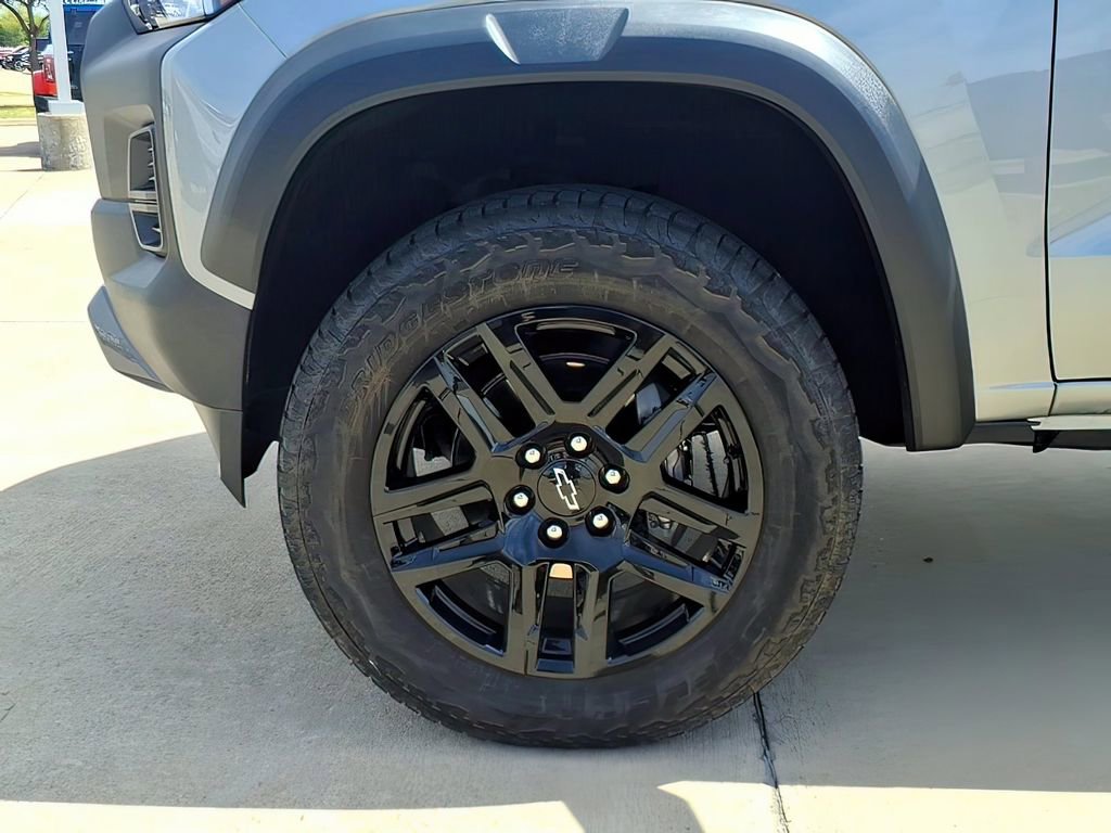 Used 2025 Chevrolet Colorado Trail Boss AWD/4WD image 21