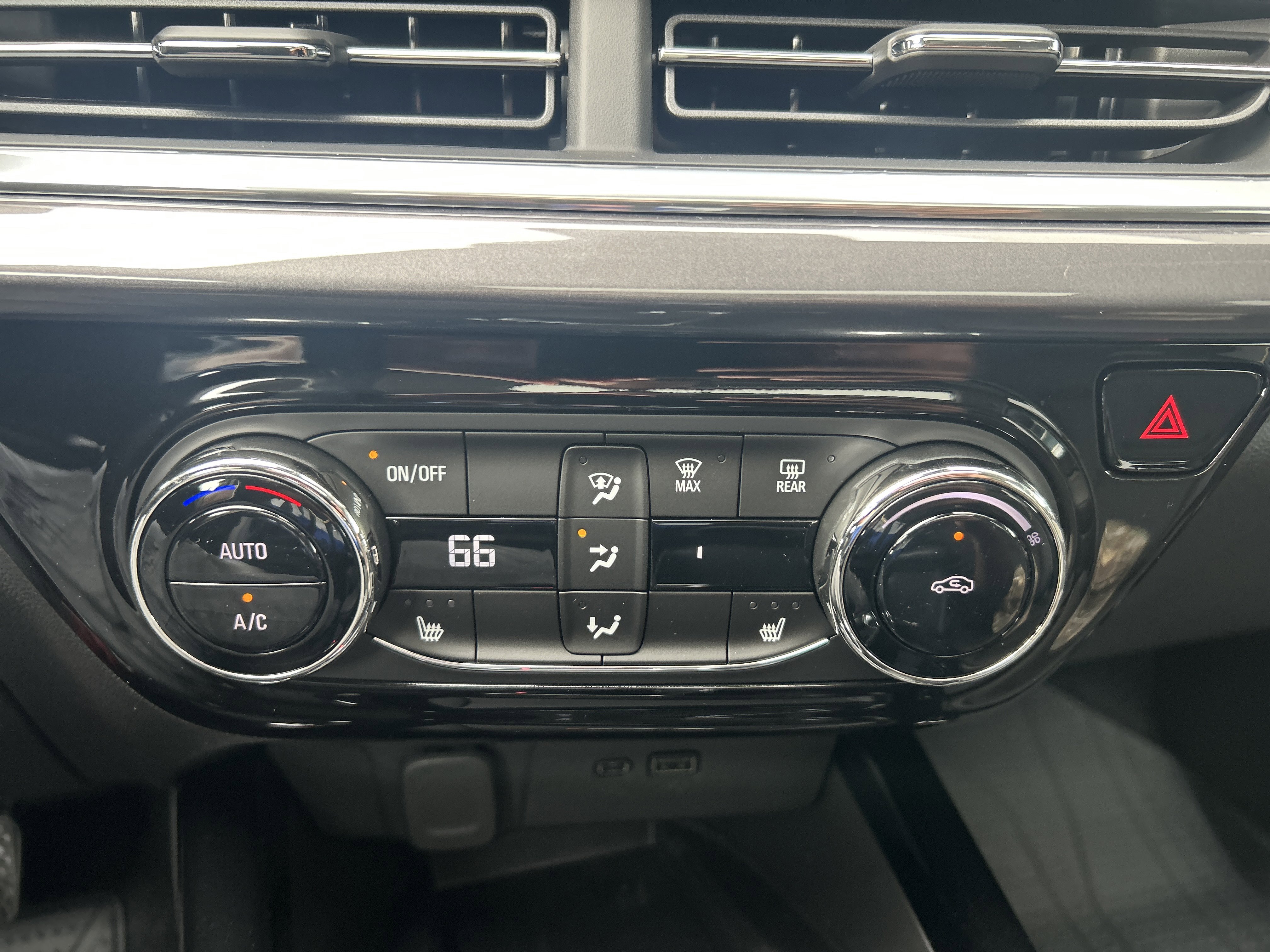 New 2025 Chevrolet Trax ACTIV w/ Sunroof Package image 21