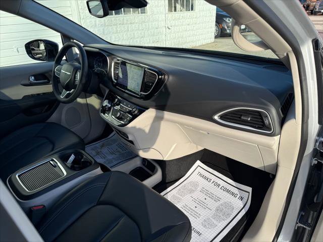 Certified 2024 Chrysler Pacifica Touring-L image 37