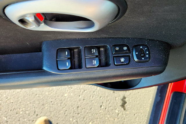 Used 2016 Kia Soul + FWD image 14