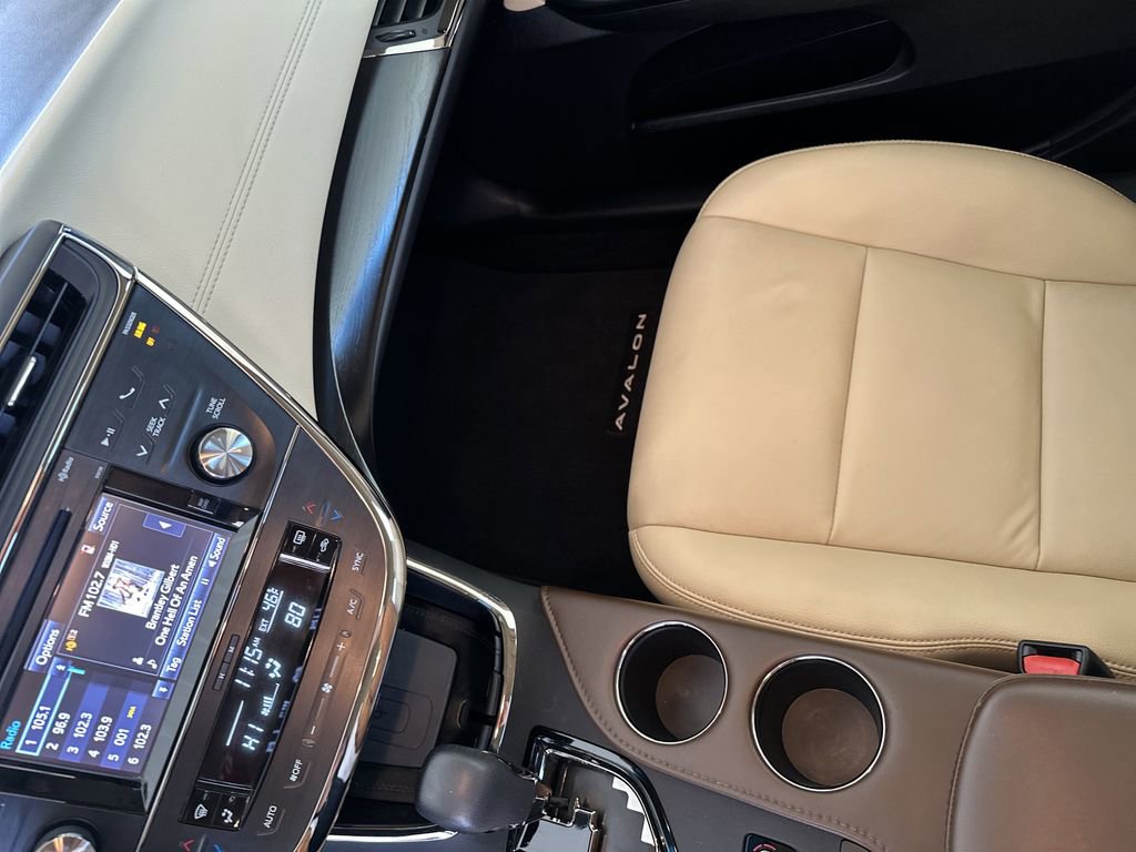 Used 2018 Toyota Avalon XLE Premium image 24