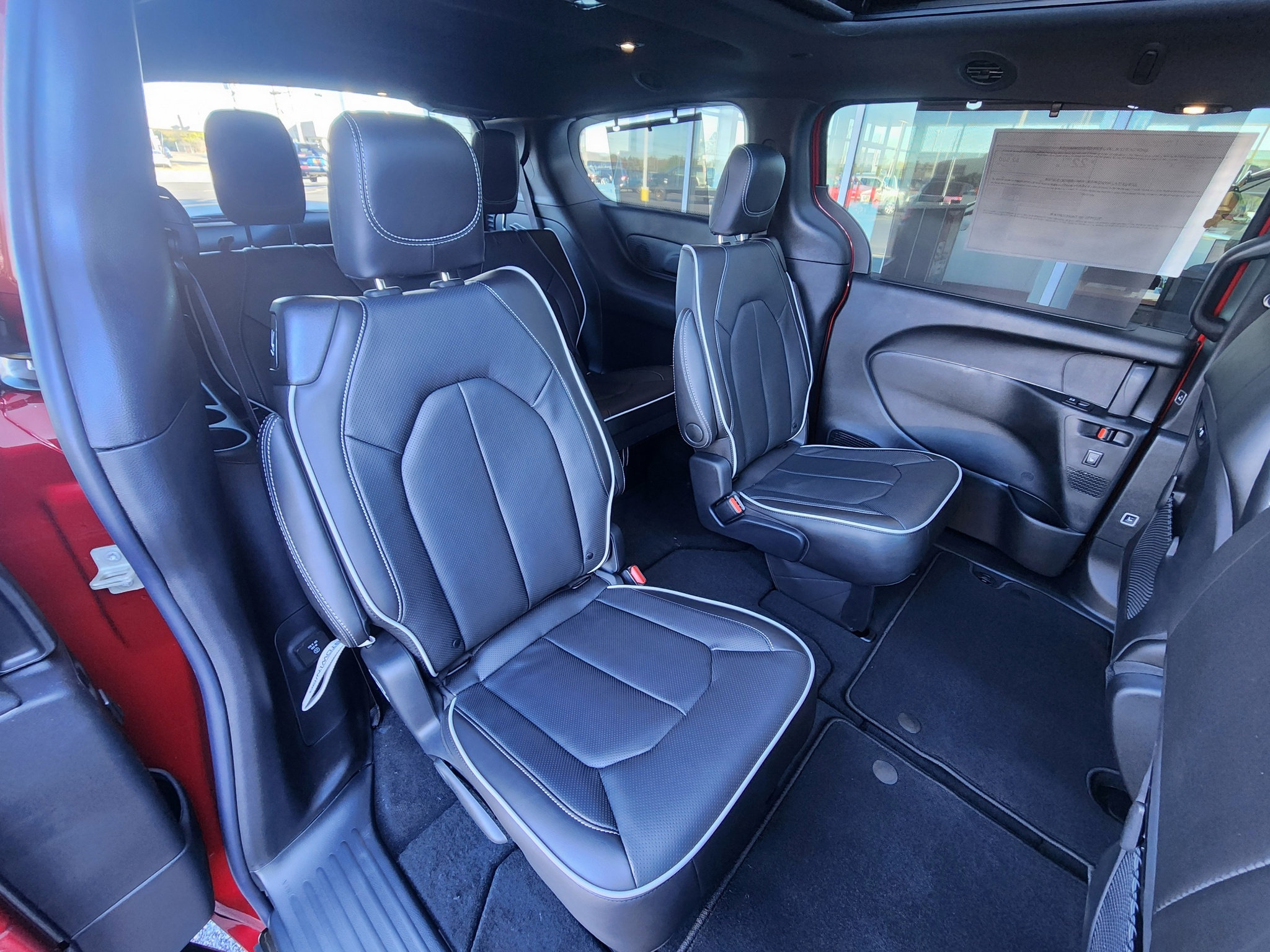New 2027 Chrysler Pacifica Limited FWD image 40