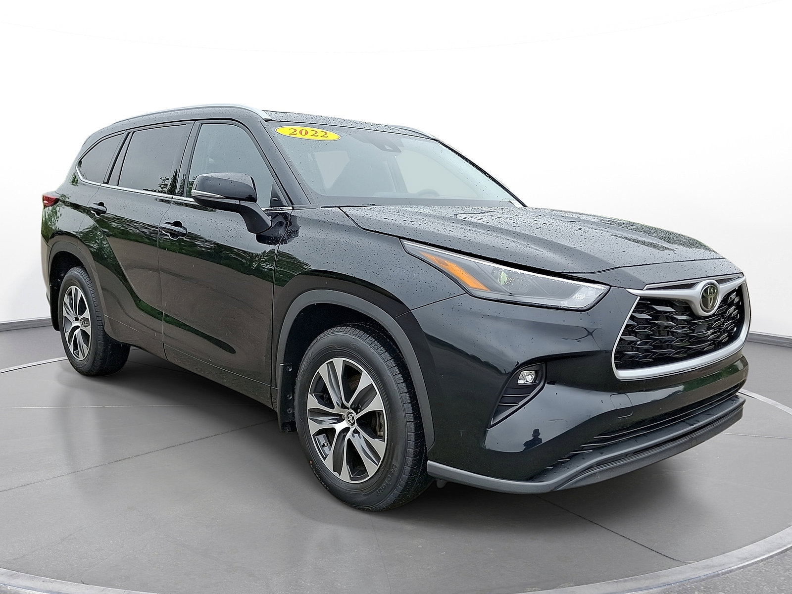 Used 2022 Toyota Highlander XLE AWD/4WD image 1