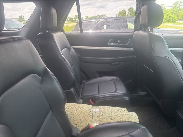 Used 2017 Ford Explorer XLT w/ Equipment Group 202A FWD image 7