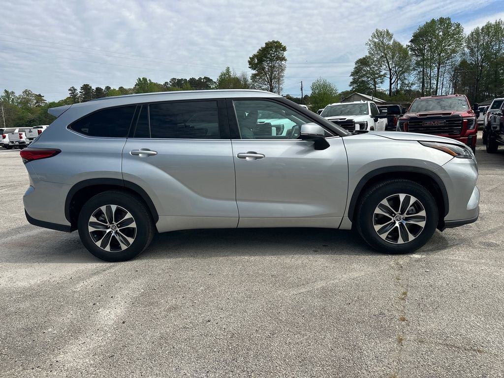 Used 2021 Toyota Highlander XLE image 5