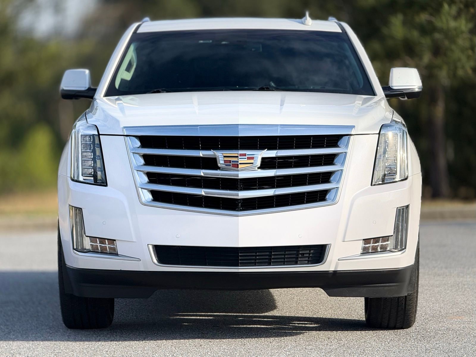 Used 2016 Cadillac Escalade Luxury image 2