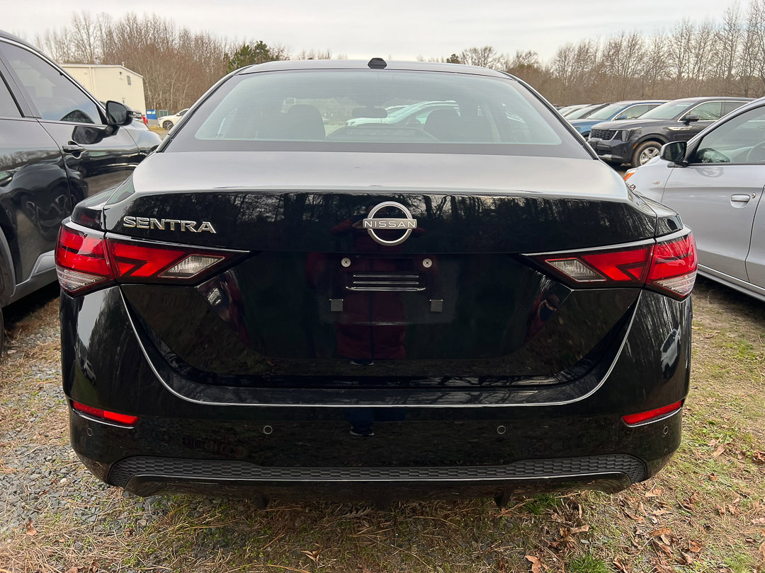 Used 2025 Nissan Sentra SV image 3