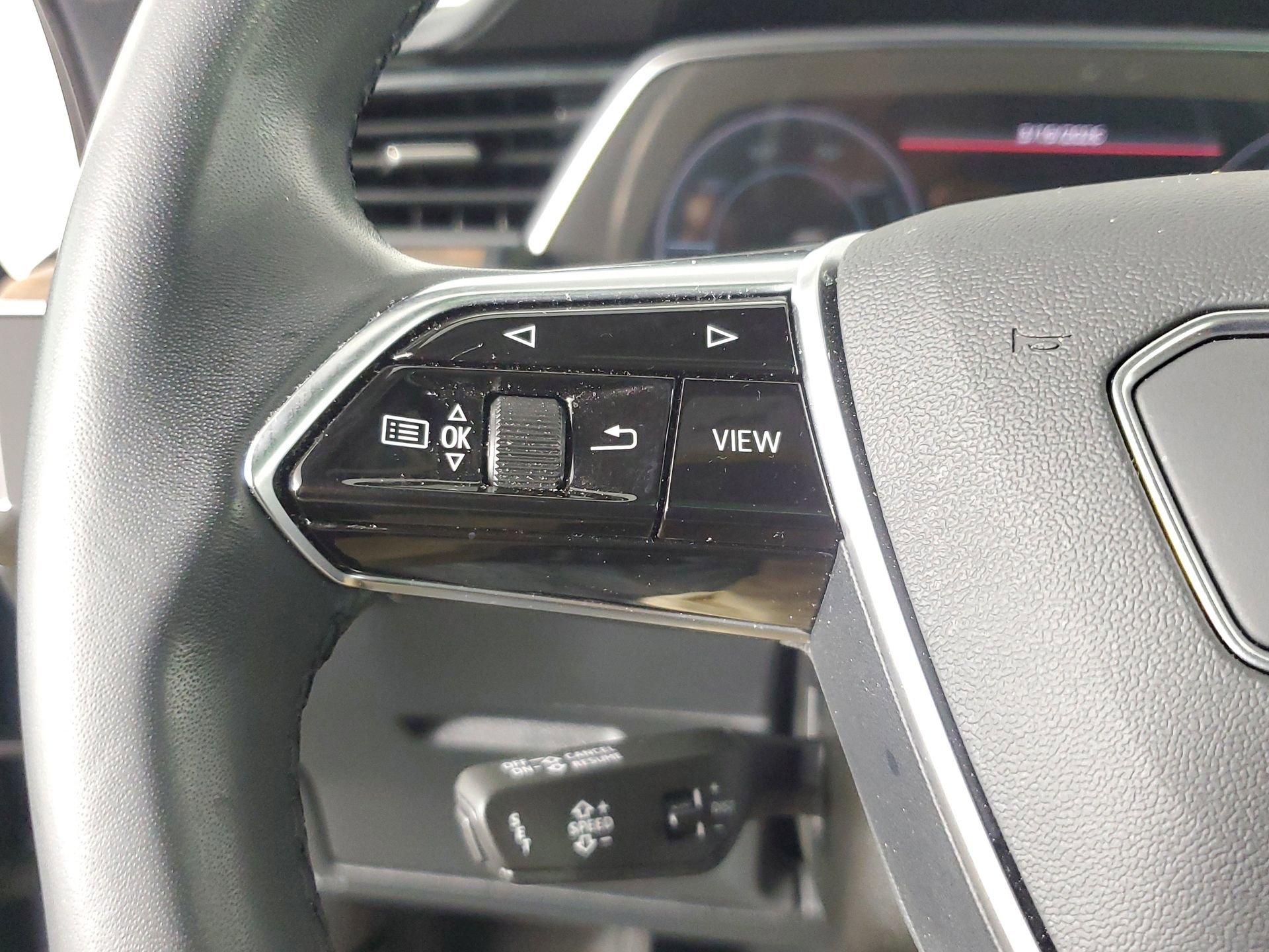 Used 2023 Audi e-tron Premium Plus w/ Premium Plus Package image 35