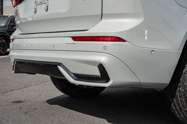 Used 2024 Volvo XC60 B5 Plus image 7