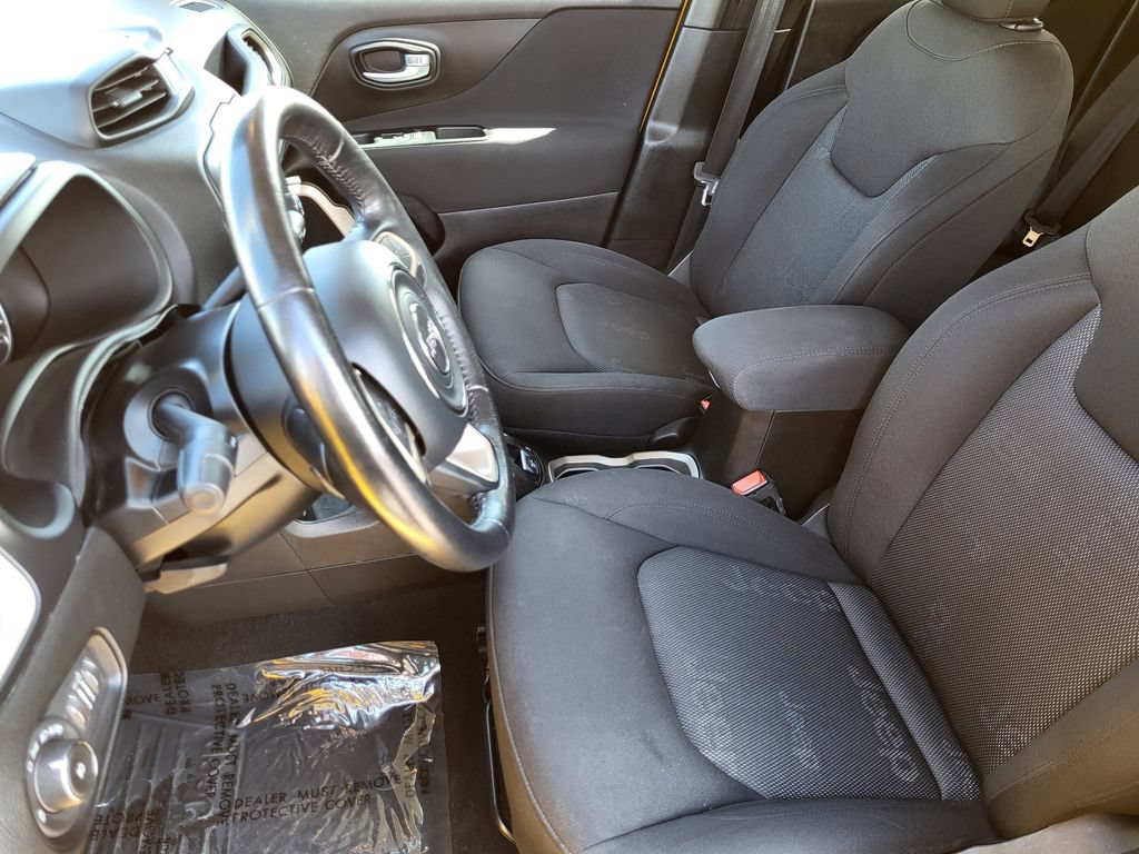 Used 2017 Jeep Renegade Latitude w/ Cold Weather Group AWD/4WD image 4