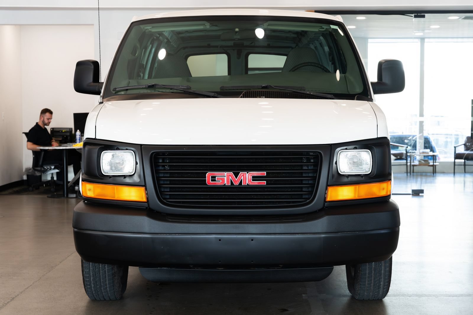 Used 2006 GMC Savana 1500 RWD image 2