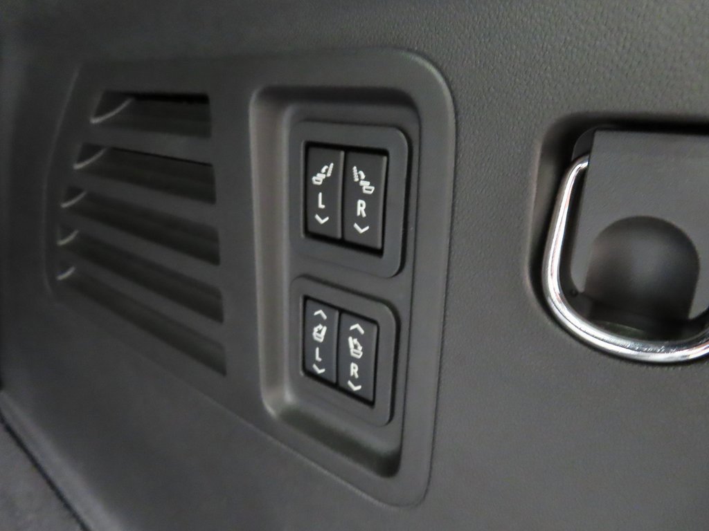 Used 2024 Chevrolet Traverse RS w/ LPO, Floor Liner Package image 43