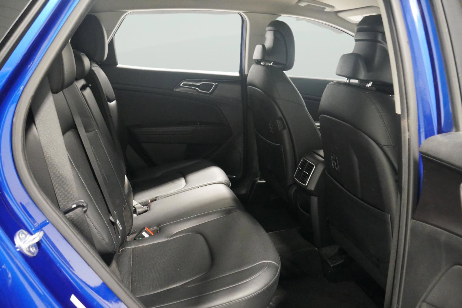 Used 2023 Kia Sportage EX image 19