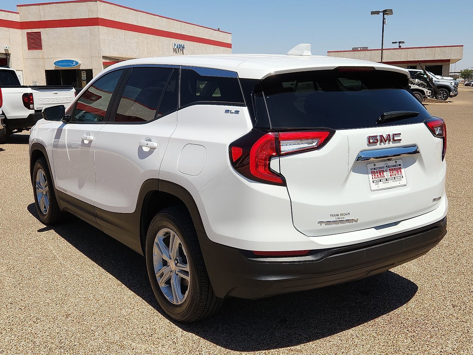 Used 2023 GMC Terrain SLE AWD/4WD image 3