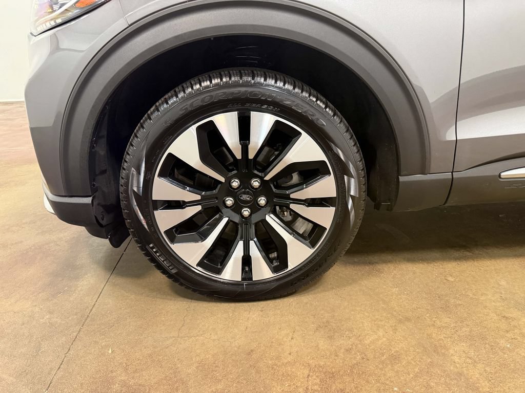 Used 2025 Ford Explorer Platinum w/ LUX Leather Package AWD/4WD image 90