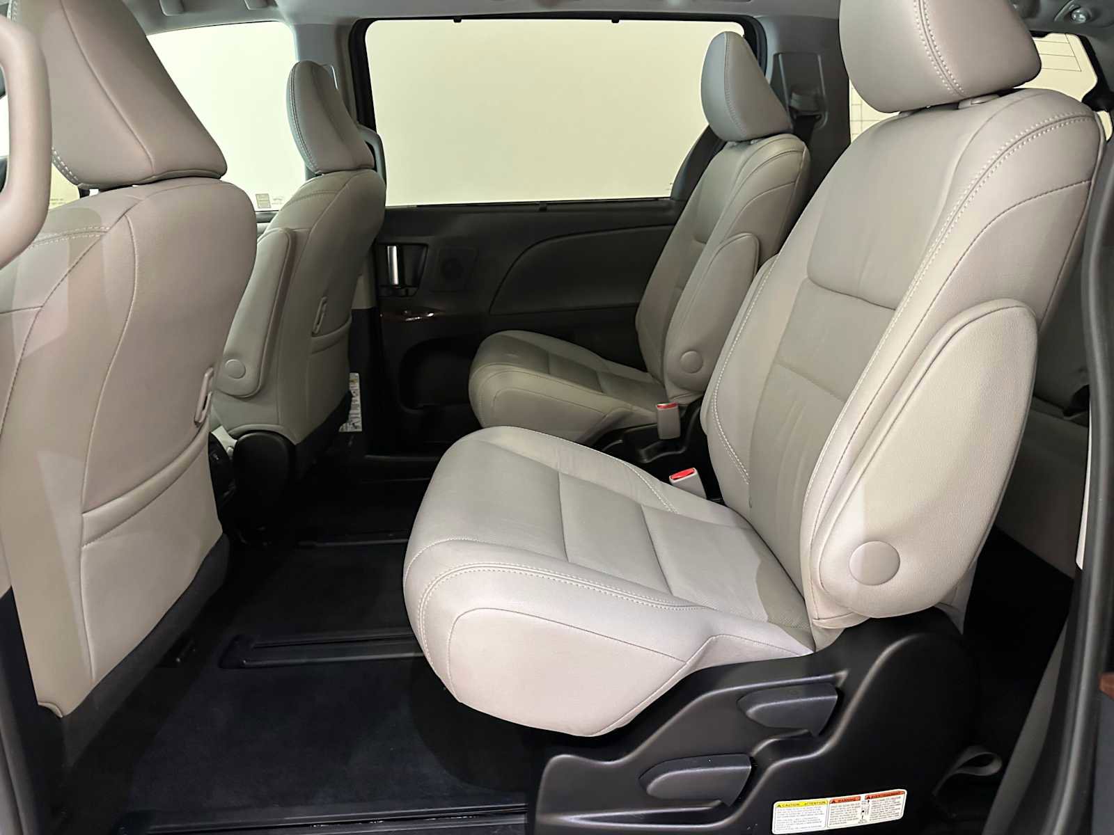 Used 2017 Toyota Sienna Limited Premium image 25