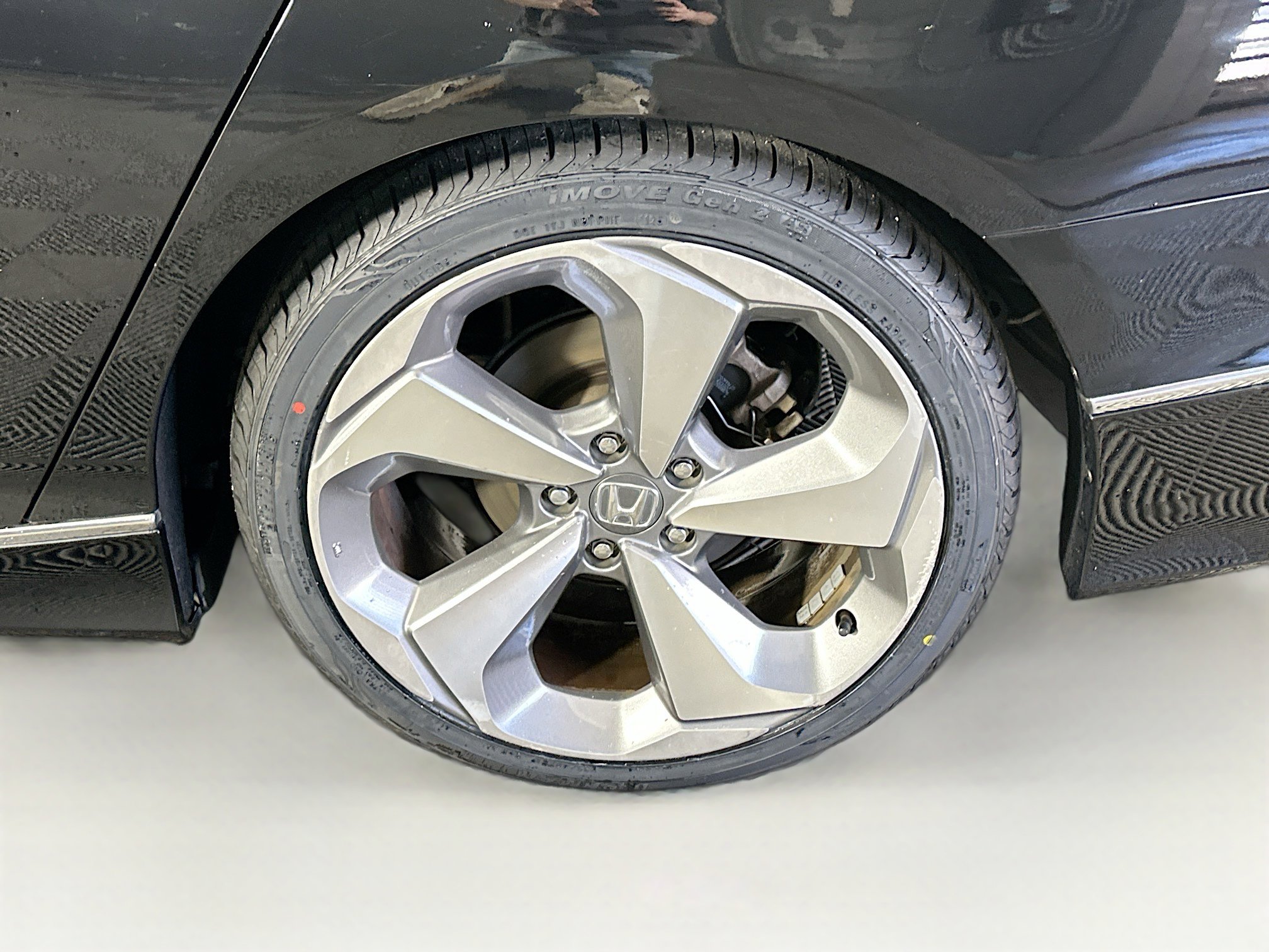 Used 2018 Honda Accord Touring image 11