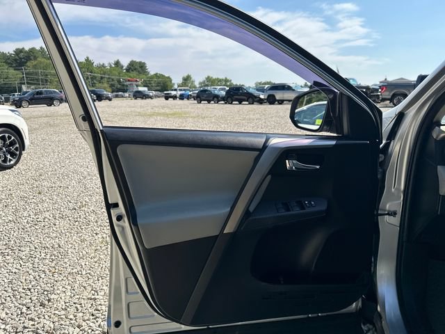 Used 2015 Toyota RAV4 XLE AWD/4WD image 25