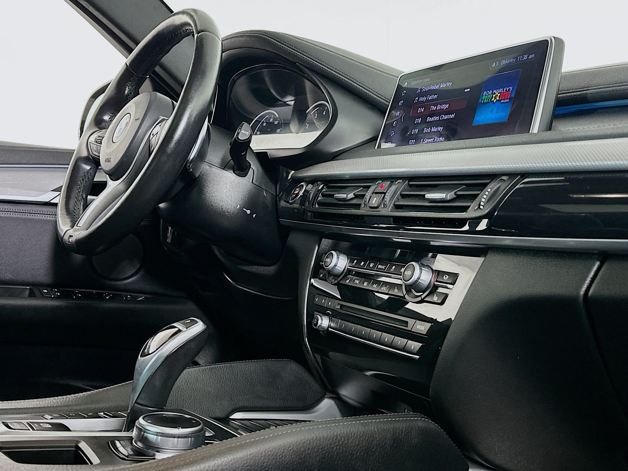 Used 2019 BMW X6 xDrive50i w/ M Sport Package AWD/4WD image 28