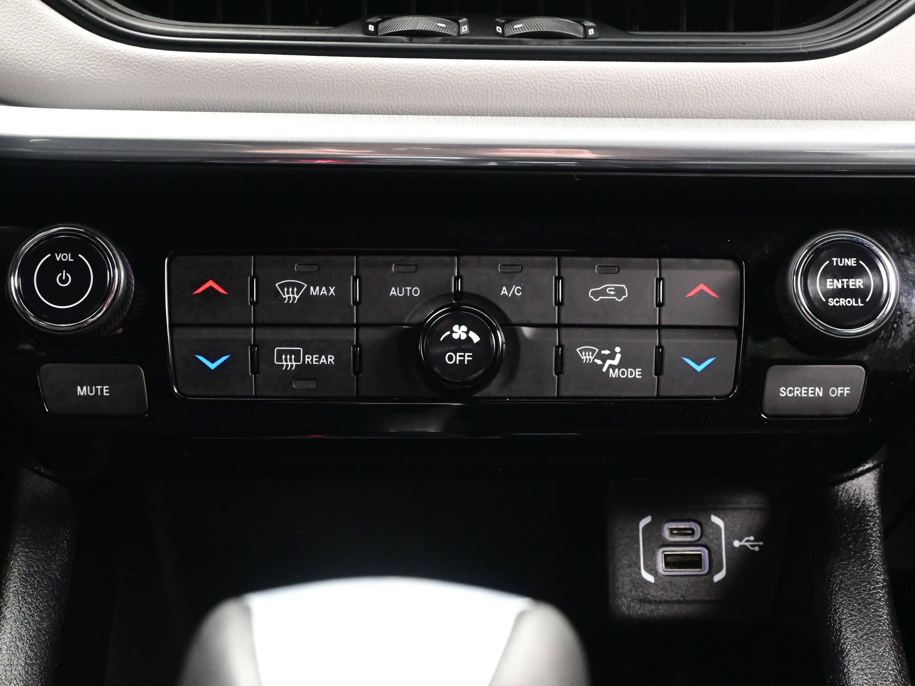Used 2024 Jeep Compass Limited image 20