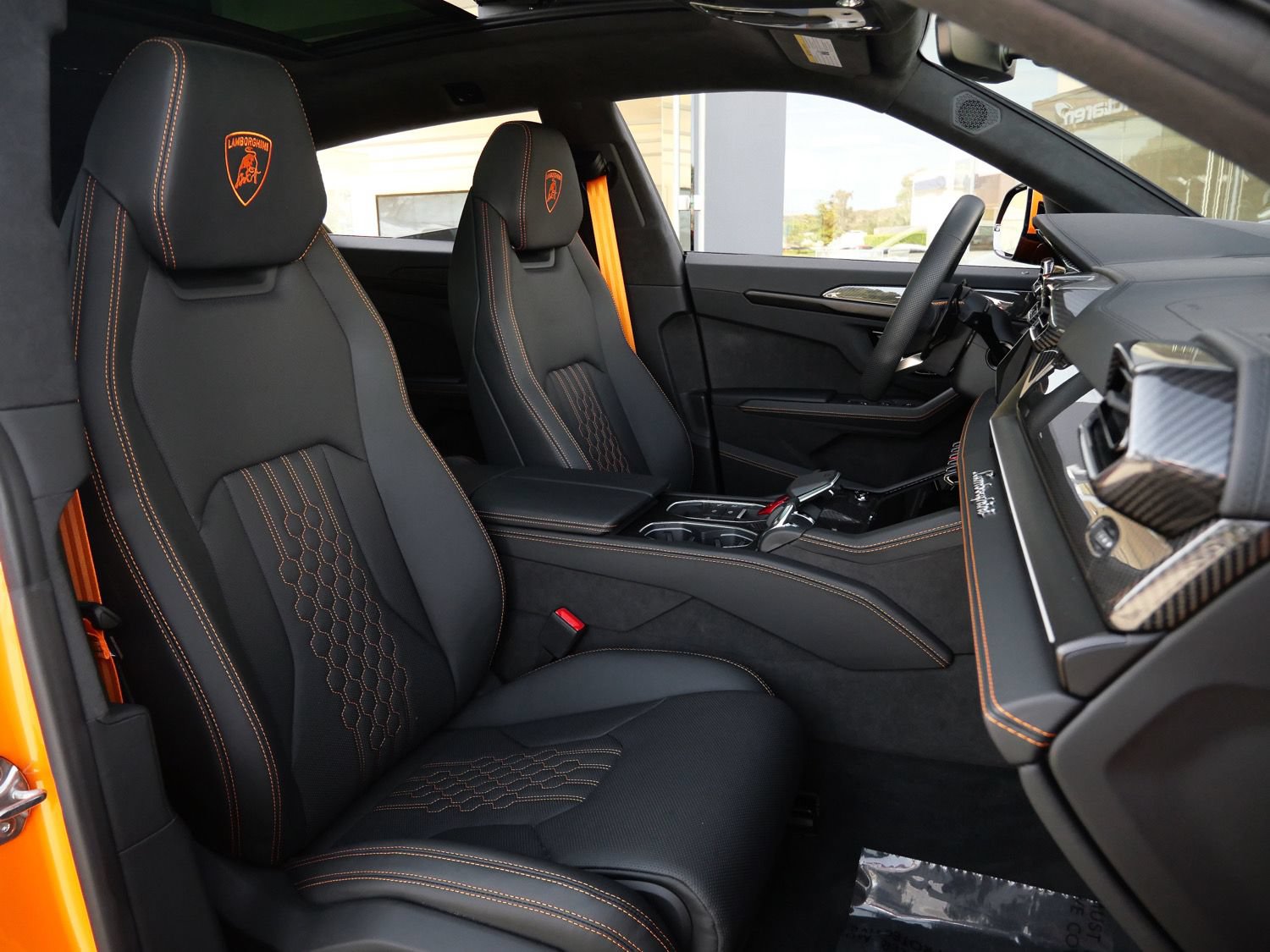 Used 2025 Lamborghini Urus SE AWD/4WD image 8