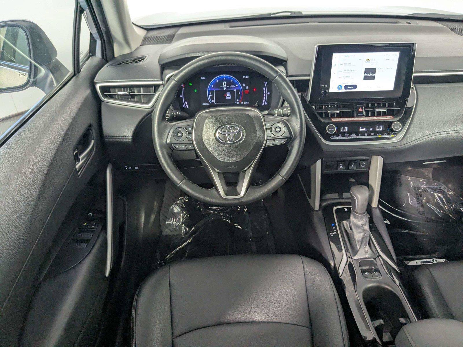 Certified 2025 Toyota Corolla Cross XLE FWD image 39