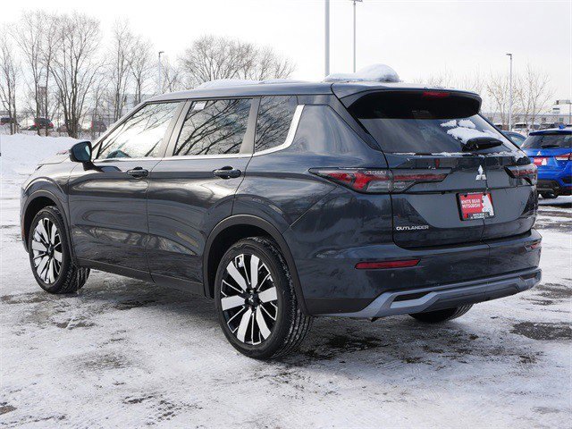 New 2026 Mitsubishi Outlander SE image 2