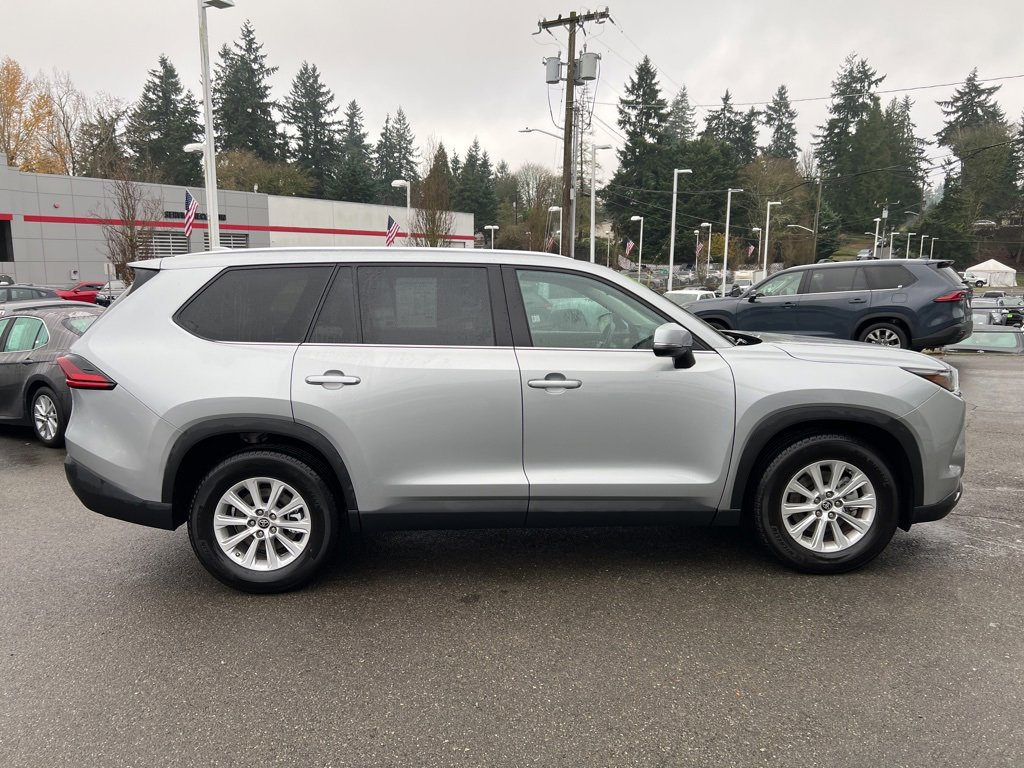 Used 2025 Toyota Grand Highlander AWD image 3