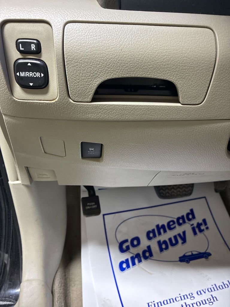 Used 2011 Toyota Camry LE w/ LE Extra-Value Pkg image 12